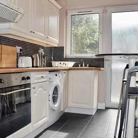 Comfy And Calm One Bedroom Flat In Harold's Cross アパート ダブリン